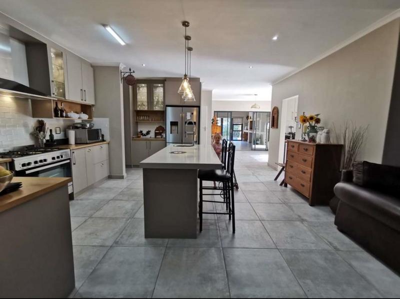 4 Bedroom Property for Sale in Amandelrug Western Cape